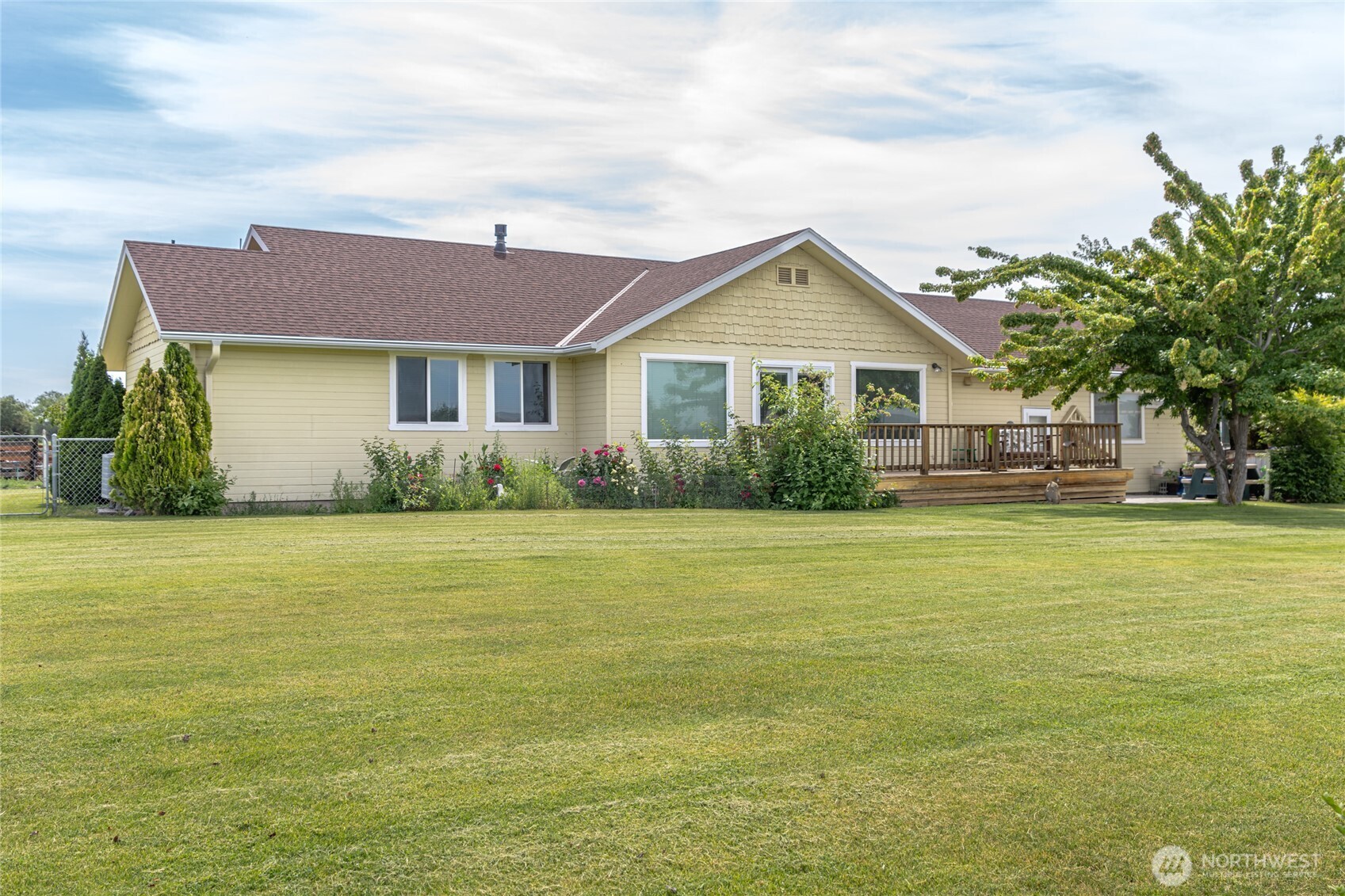 19627 Rd A Northeast Soap Lake, WA 98851 - Photo 4 of 38 a front view of a house with a garden