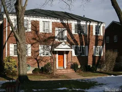 $429,000 | 26 Nathan Hale Drive, Unit 75A, Huntington, NY 11743