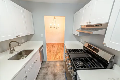 $429,000 | 26 Nathan Hale Drive, Unit 75A, Huntington, NY 11743