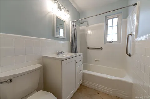 $429,000 | 26 Nathan Hale Drive, Unit 75A, Huntington, NY 11743