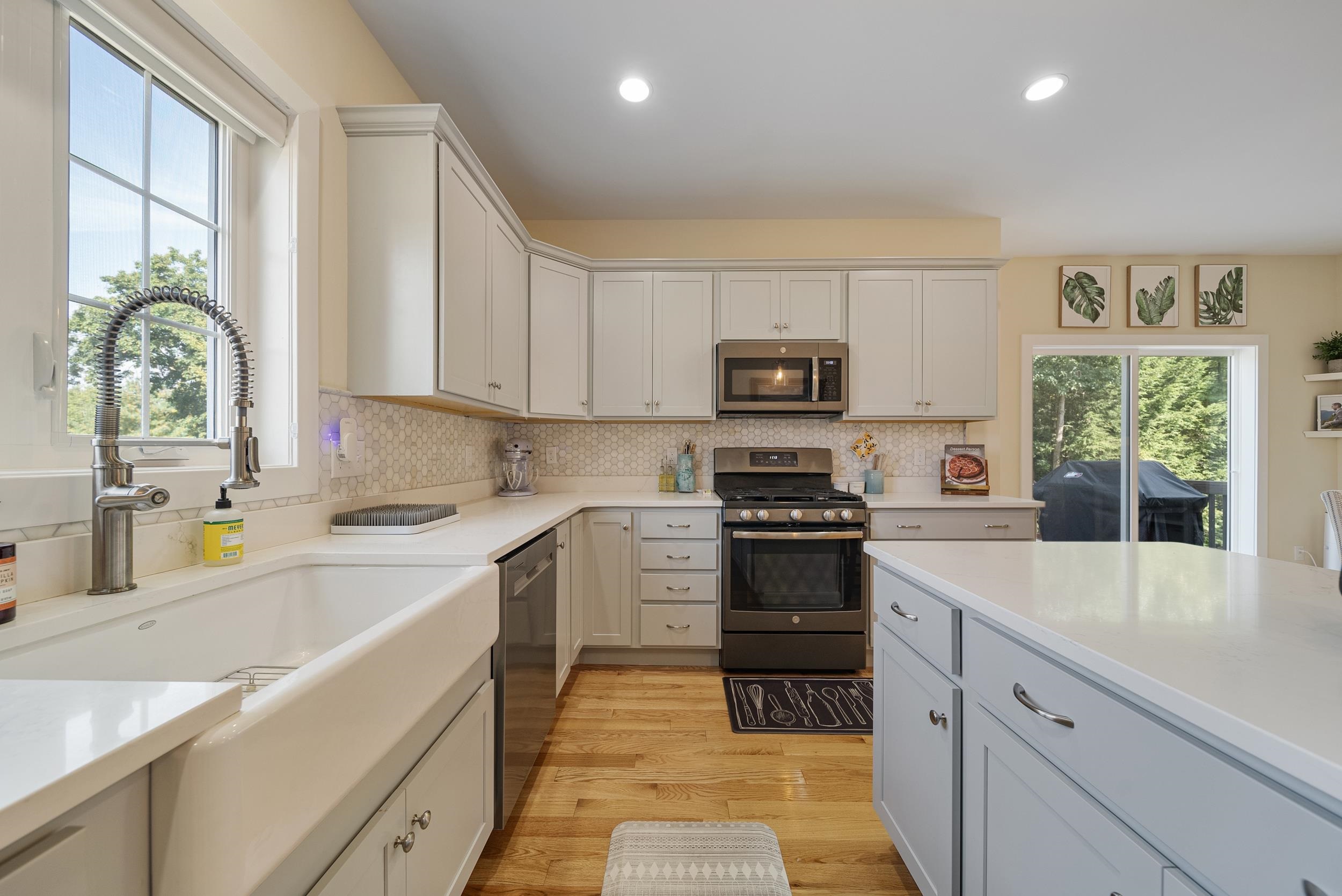 147 Emerald Lane Dover, NH 03820 - Photo 23 of 60