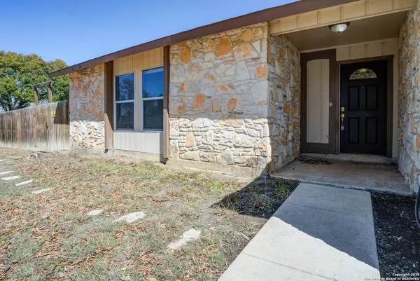 $1,600 | 13926 Anchorage Hill Drive, San Antonio, TX 78217