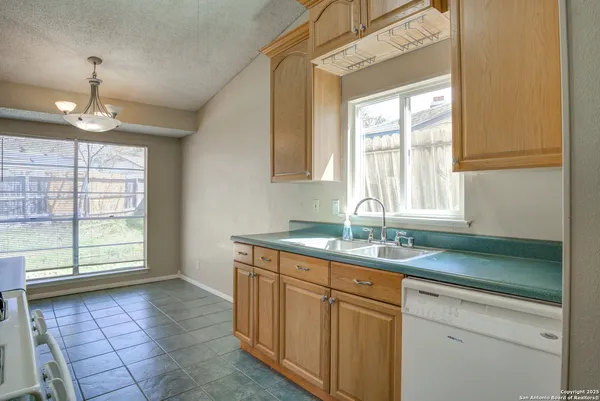 $1,600 | 13926 Anchorage Hill Drive, San Antonio, TX 78217