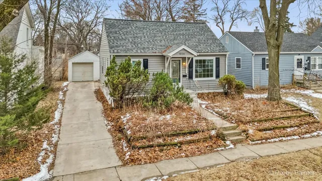 $250,000 | 1034 West New York Street, Aurora, IL 60506