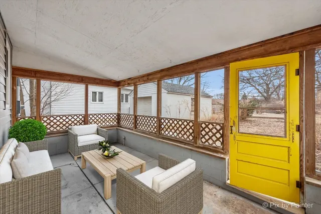 $250,000 | 1034 West New York Street, Aurora, IL 60506