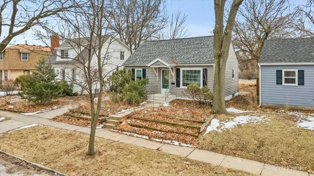 $250,000 | 1034 West New York Street, Aurora, IL 60506