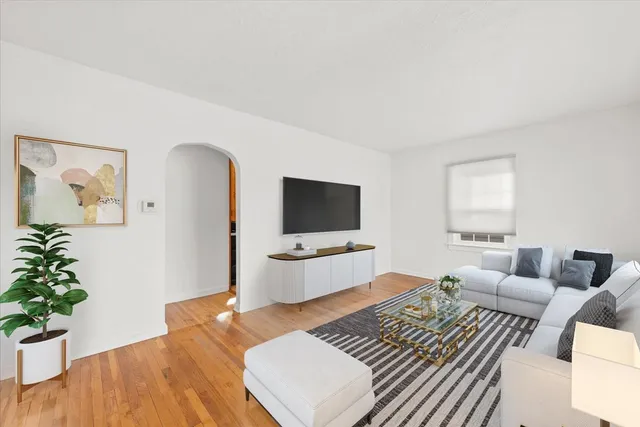 $250,000 | 1034 West New York Street, Aurora, IL 60506