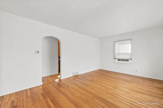 $250,000 | 1034 West New York Street, Aurora, IL 60506