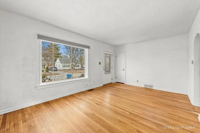 $250,000 | 1034 West New York Street, Aurora, IL 60506