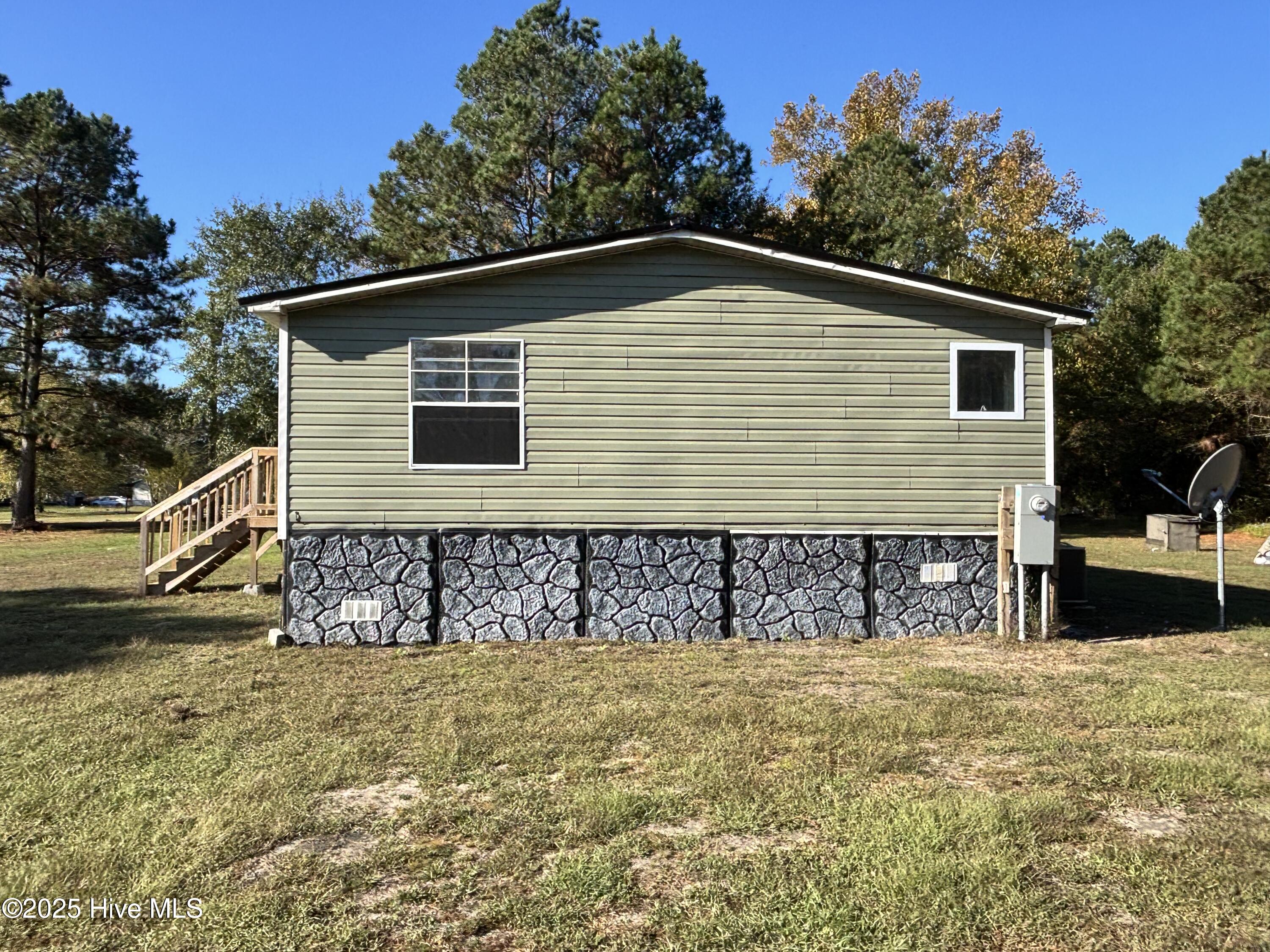 367 Hood Lane Clinton, NC 28328 - Photo 2 of 21 IMG_5741