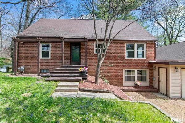 $397,000 | 820 West Lake Shore Drive, Springfield, IL 62712