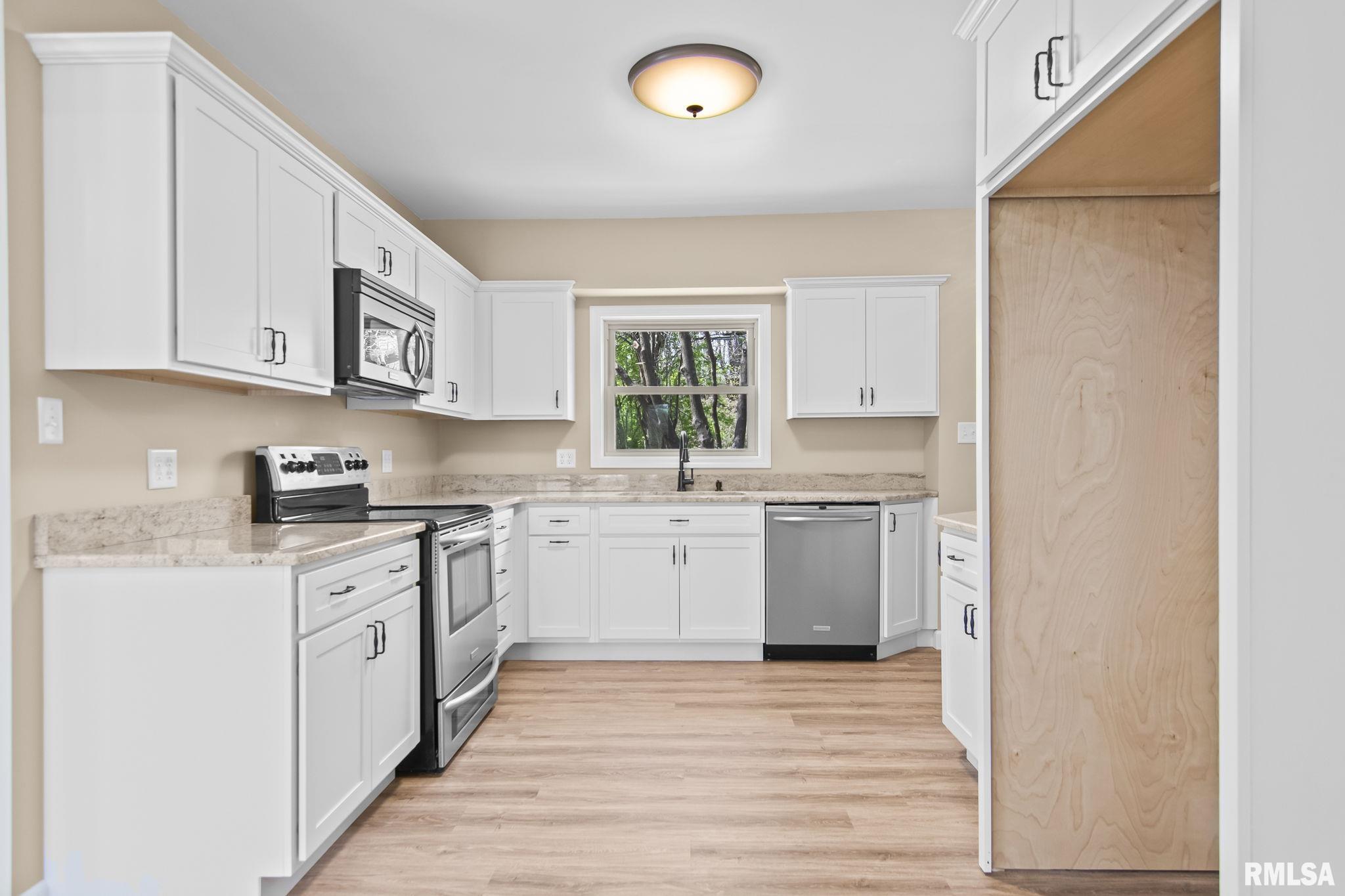 820 West Lake Shore Drive Springfield, IL 62712 - Photo 19 of 64