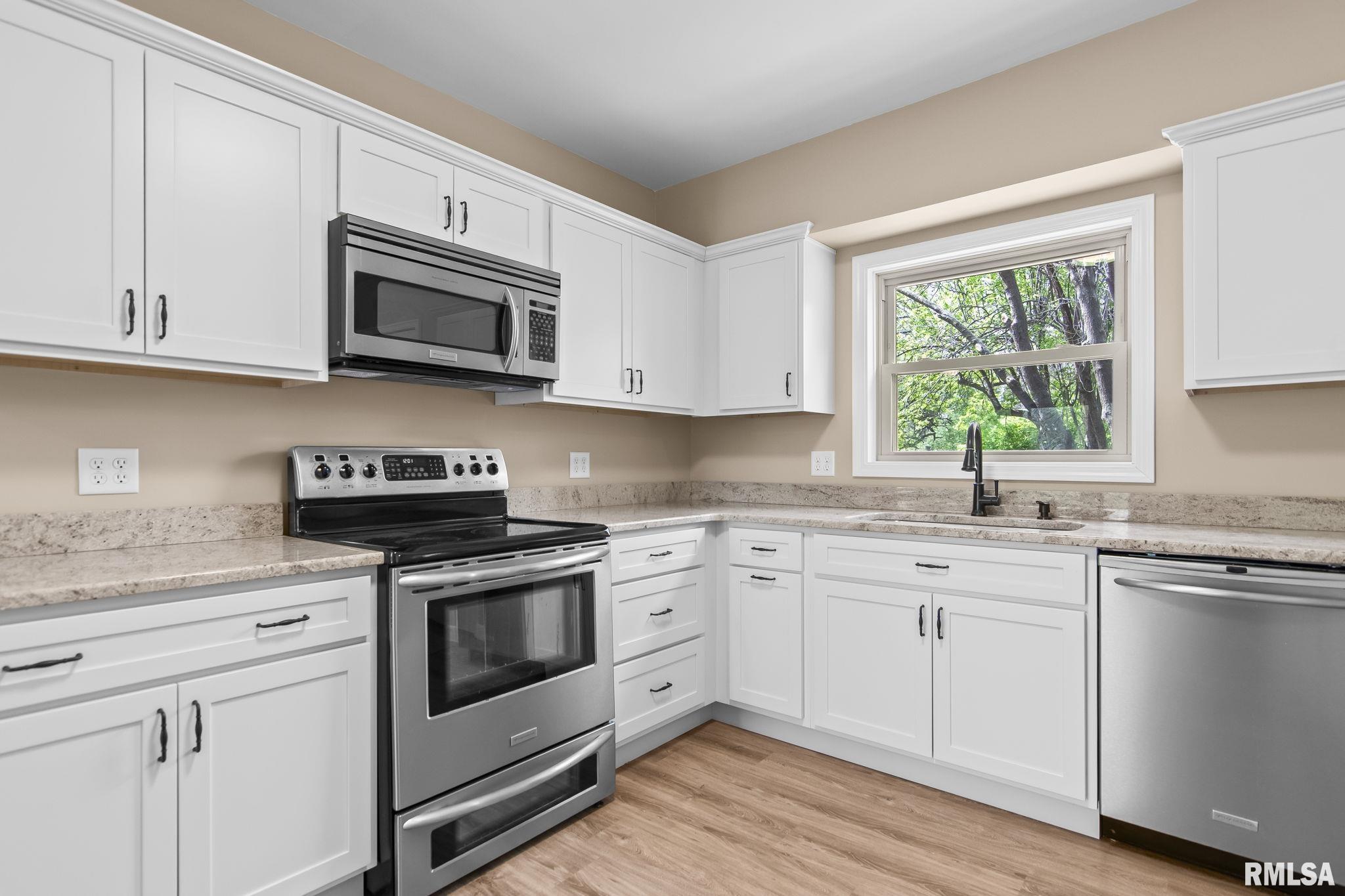 820 West Lake Shore Drive Springfield, IL 62712 - Photo 9 of 64