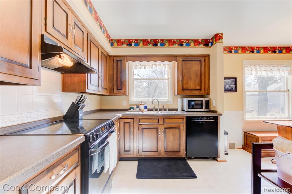 1859 Oxford Road Grosse Pointe Woods, MI 48236 - Photo 14 of 47