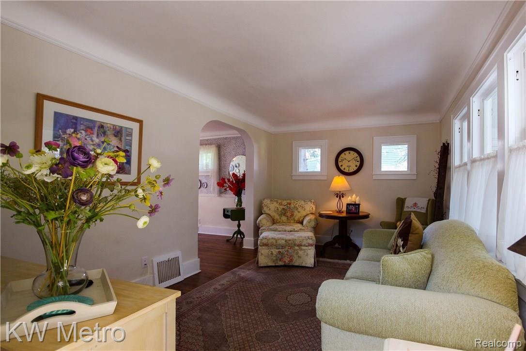 1197 Eaton Road Berkley, MI 48072 - Photo 5 of 29 IMG_6118.jpg