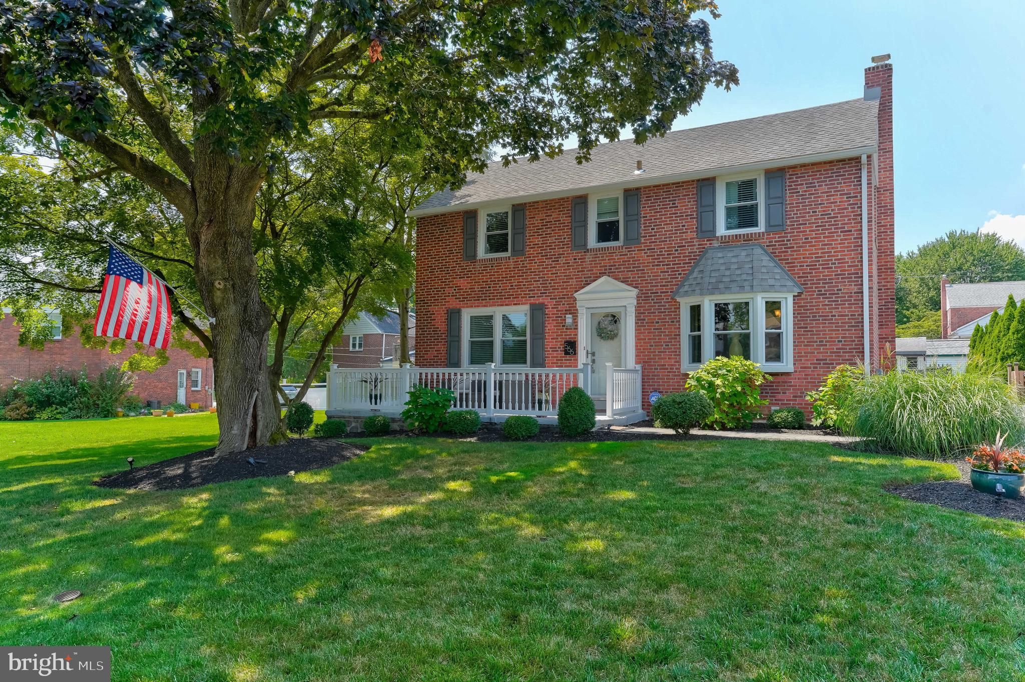 566 Scenic Road Springfield, PA 19064 - Photo 2 of 39 Front yard