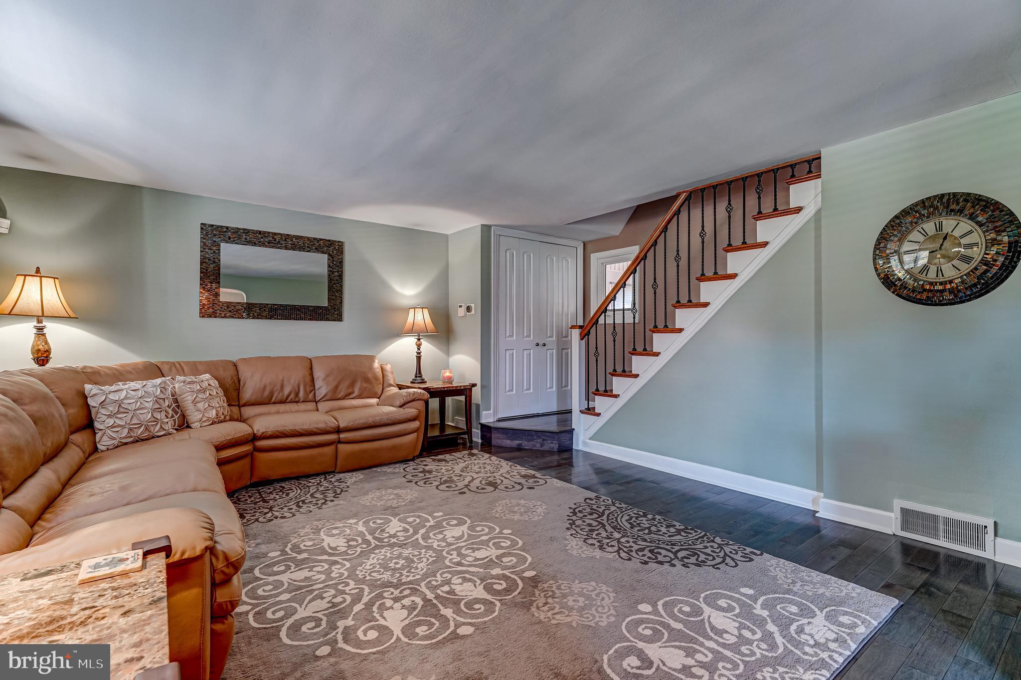 566 Scenic Road Springfield, PA 19064 - Photo 4 of 39 Living Room