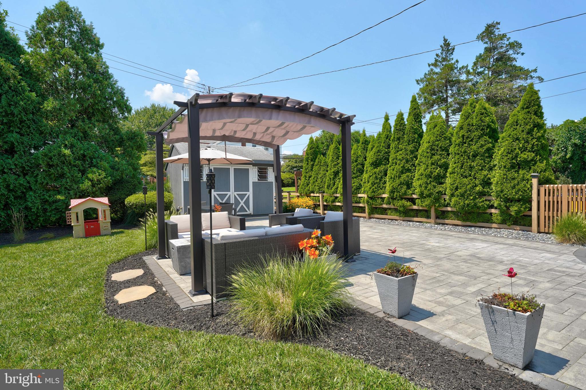 566 Scenic Road Springfield, PA 19064 - Photo 32 of 39 Massive hardscape driveway/patio