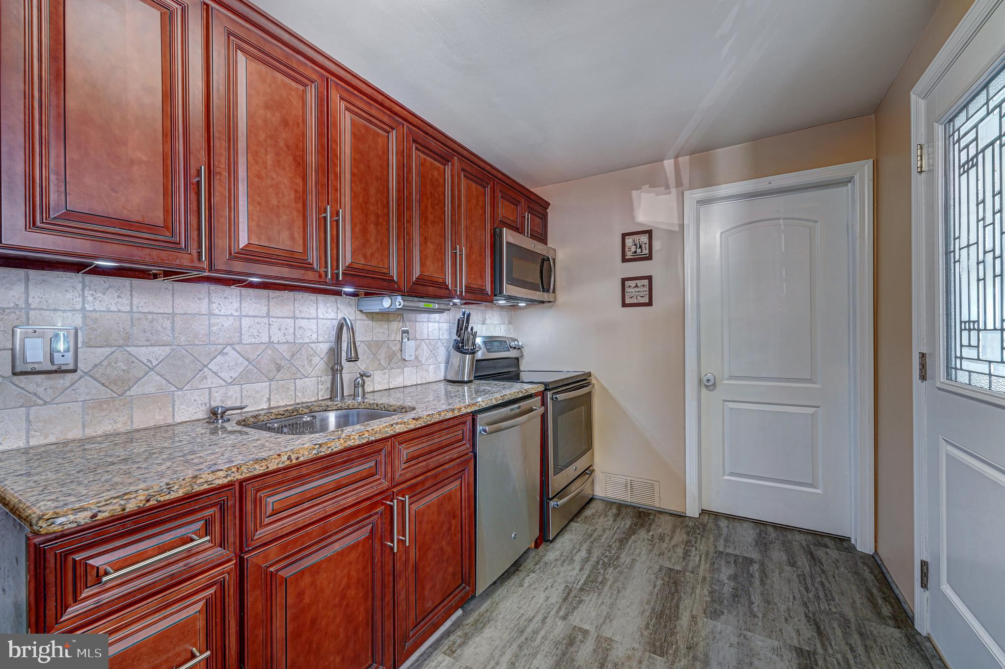 566 Scenic Road Springfield, PA 19064 - Photo 9 of 39 Kitchen