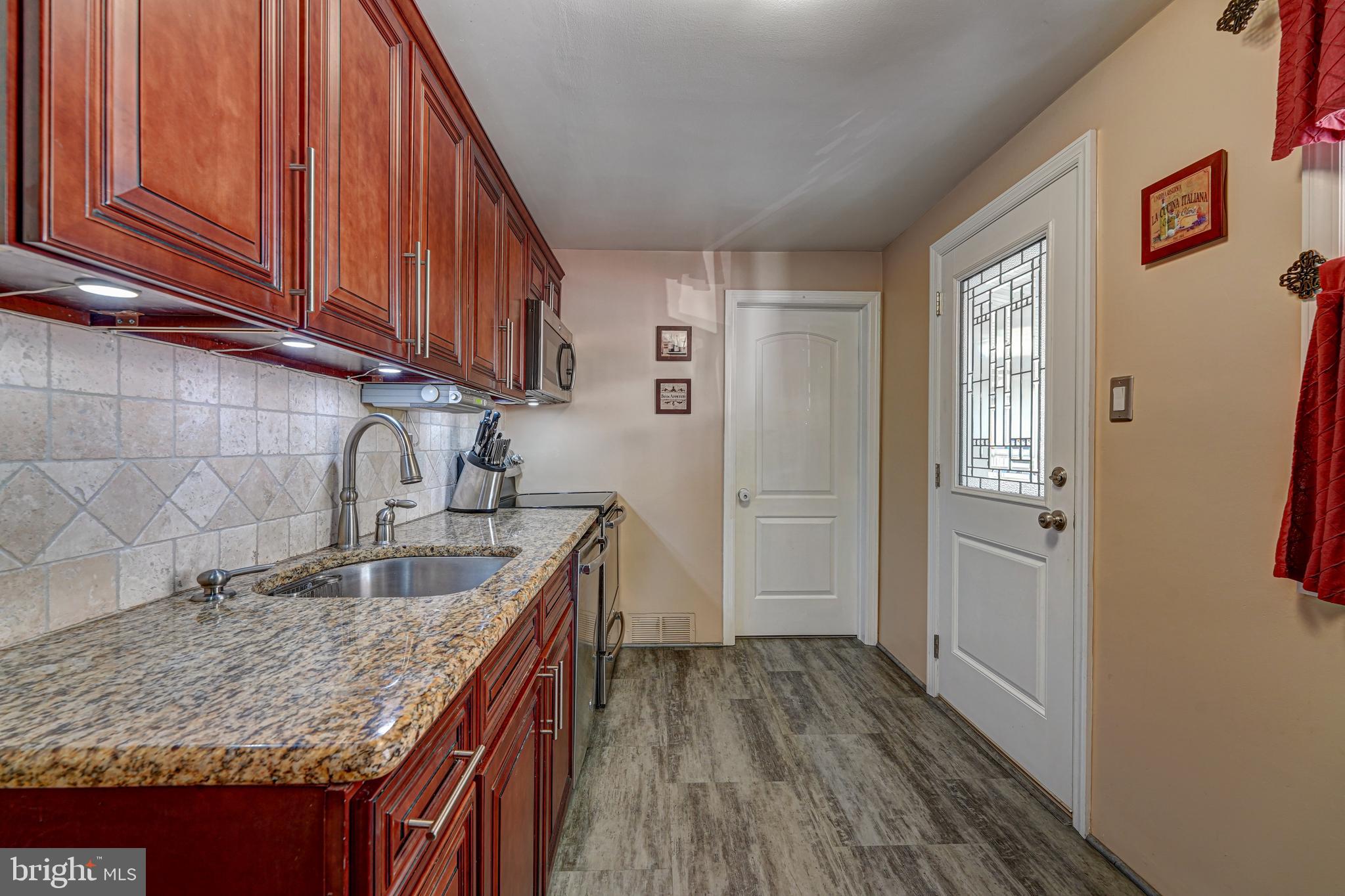 566 Scenic Road Springfield, PA 19064 - Photo 10 of 39 Kitchen