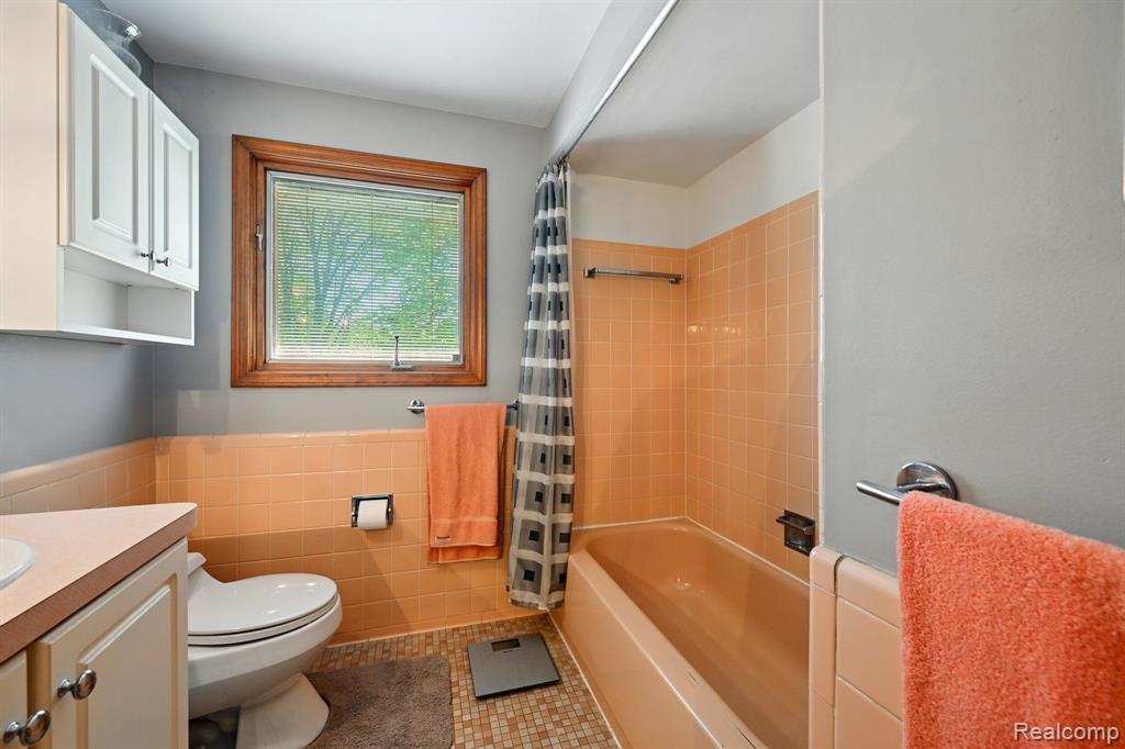 37232 Kelly Road Clinton Township, MI 48036 - Photo 22 of 25