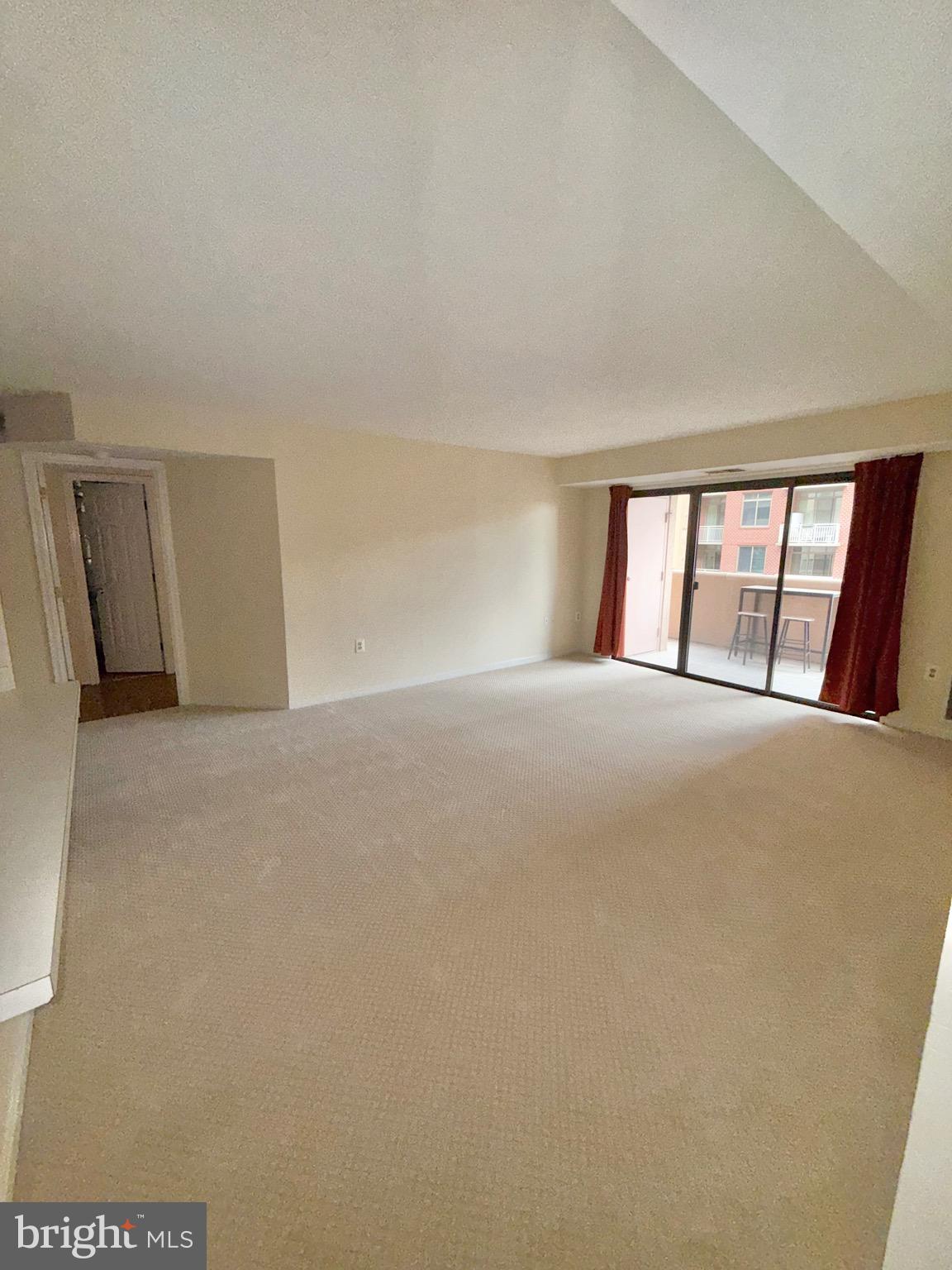 1301 North Courthouse Road, Unit 910 Arlington, VA 22201 - Photo 2 of 17 Living room