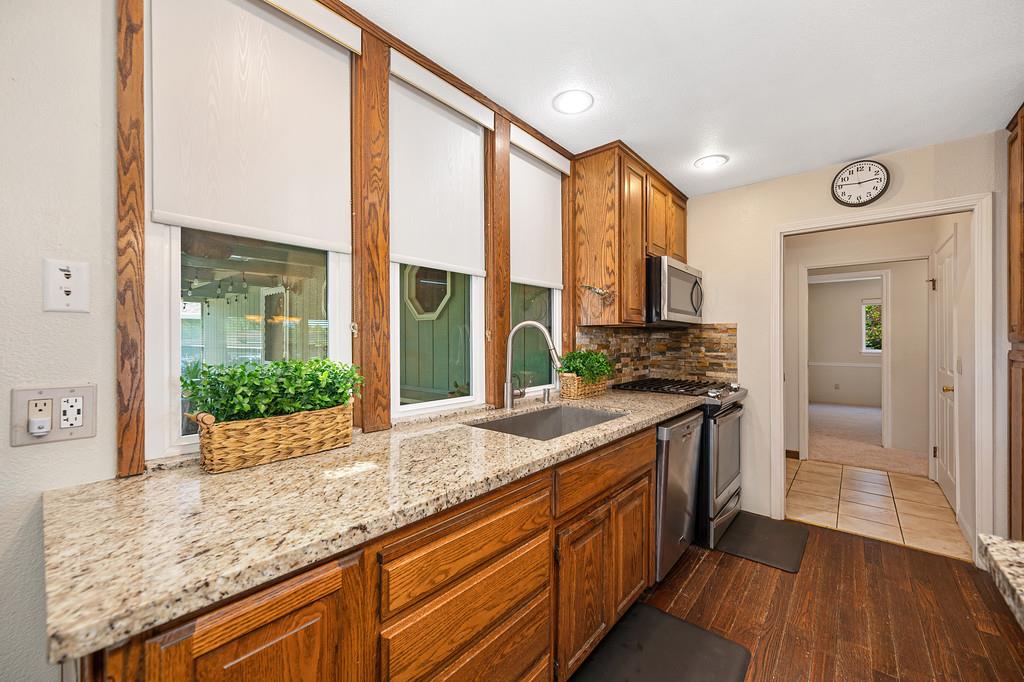 1124 Schauer Court Walnut Grove, CA 95690 - Photo 9 of 32
