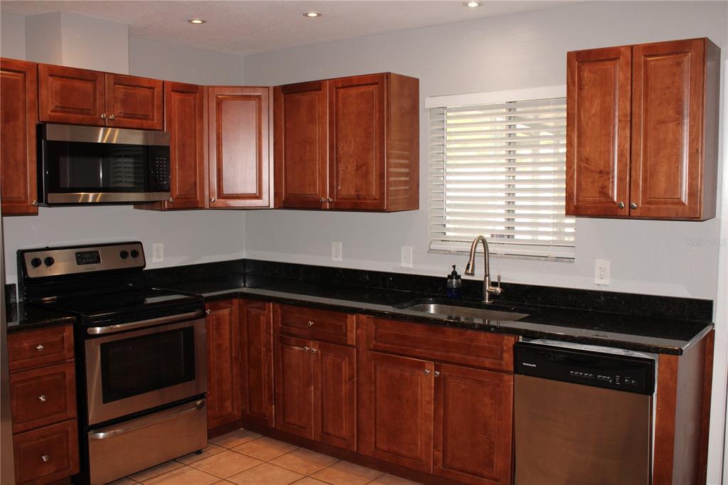 4024 13th Avenue West Bradenton, FL 34205 - Photo 4 of 32