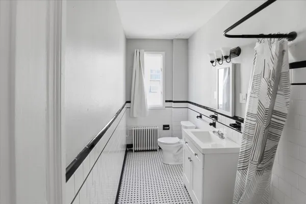 $1,800 | 199 Purchase Street, Unit 2, Fall River, MA 02720