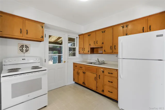 $725,000 | 65 Grant Avenue, Albertson, NY 11507