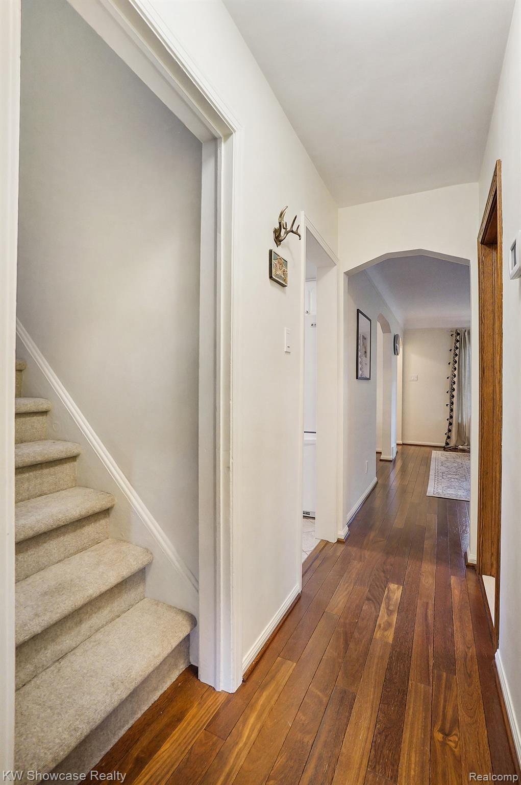 1422 Dorothea Road Berkley, MI 48072 - Photo 24 of 33 Stairway to Master