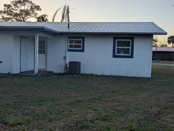 $1,800 | 2736 Seneca Avenue, Fort Pierce, FL 34946