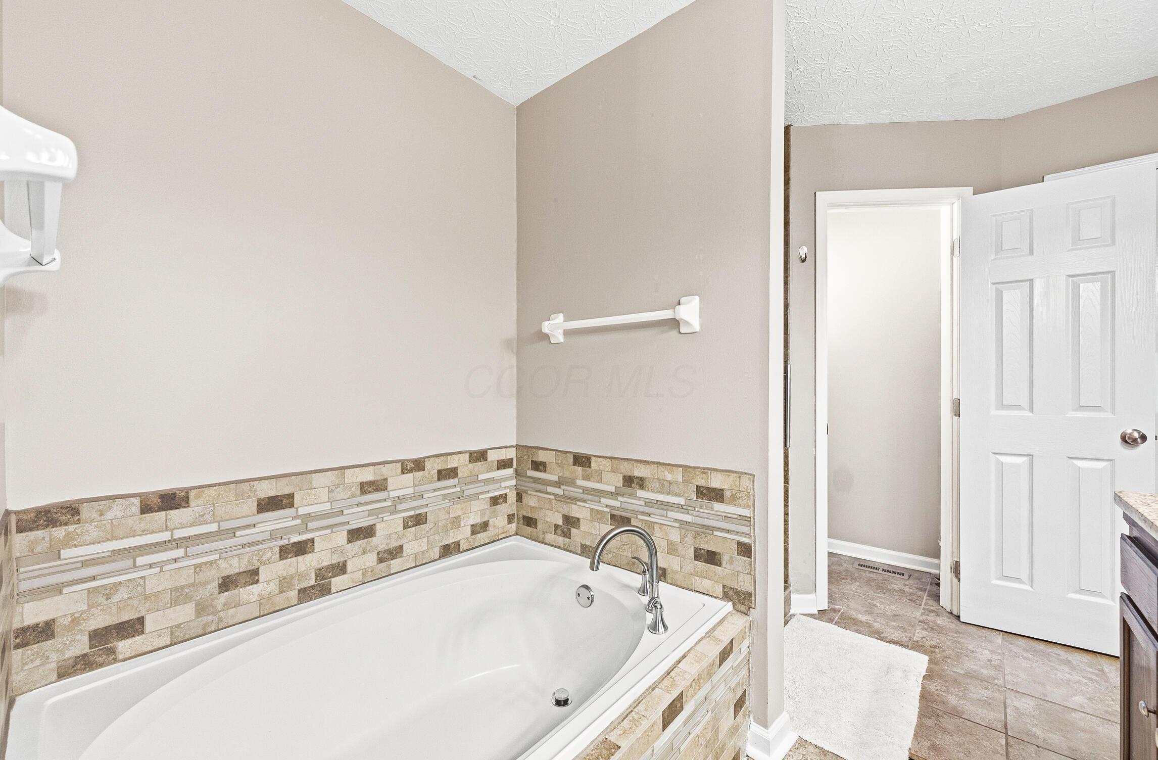 637 Ridenour Road Columbus, OH 43230 - Photo 26 of 61 Owners Bath
