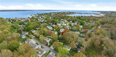 $800,000 | 10 What Cheer Road, Narragansett, RI 02882