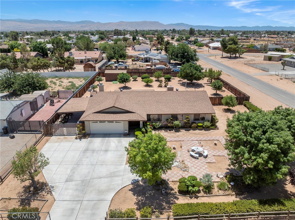 22117 Cholena Road Apple Valley, CA 92307 - Photo 3 of 33