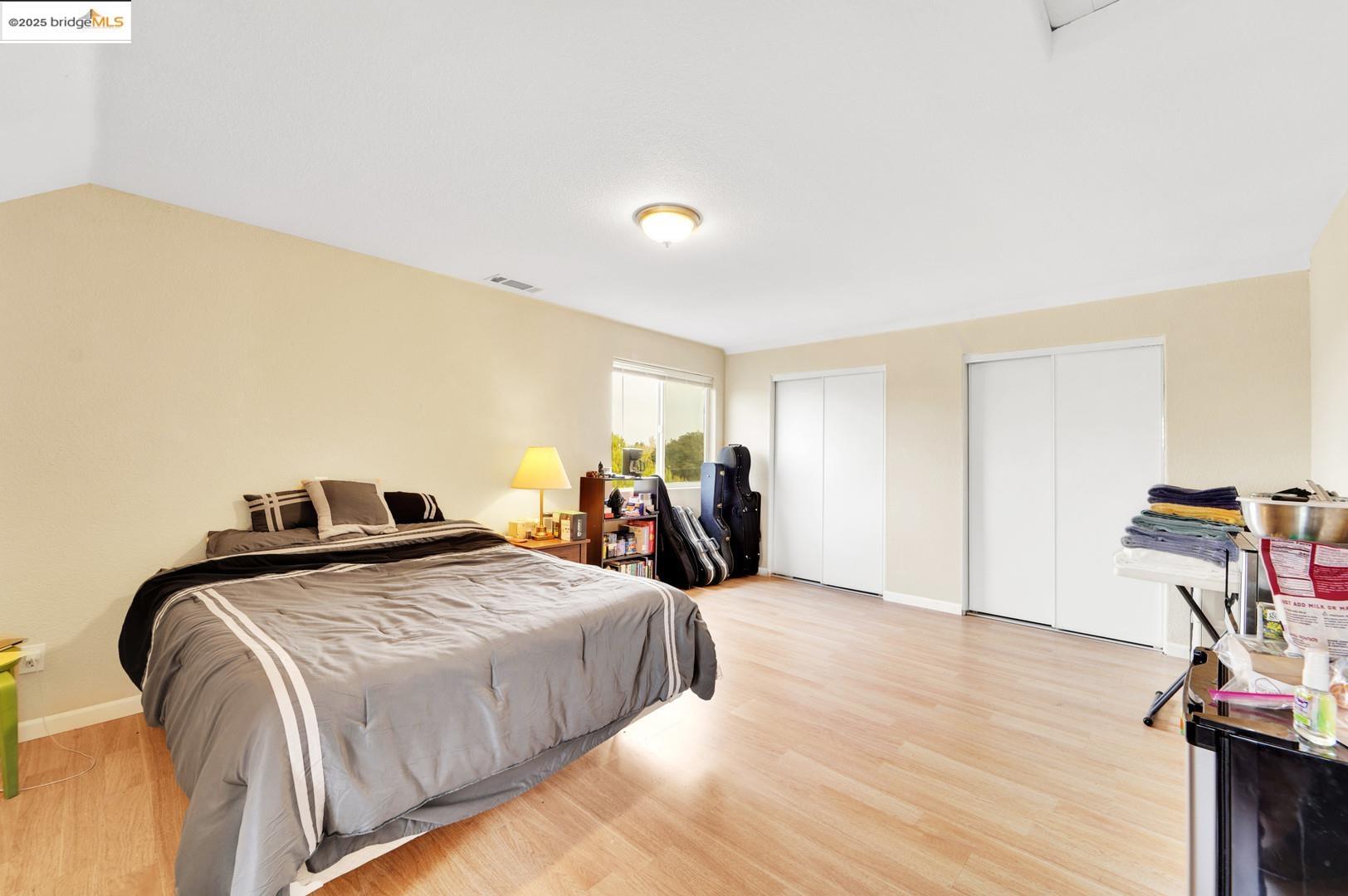 1259 Fulton Avenue Vallejo, CA 94591 - Photo 23 of 28 a bed room with two bed and a desk