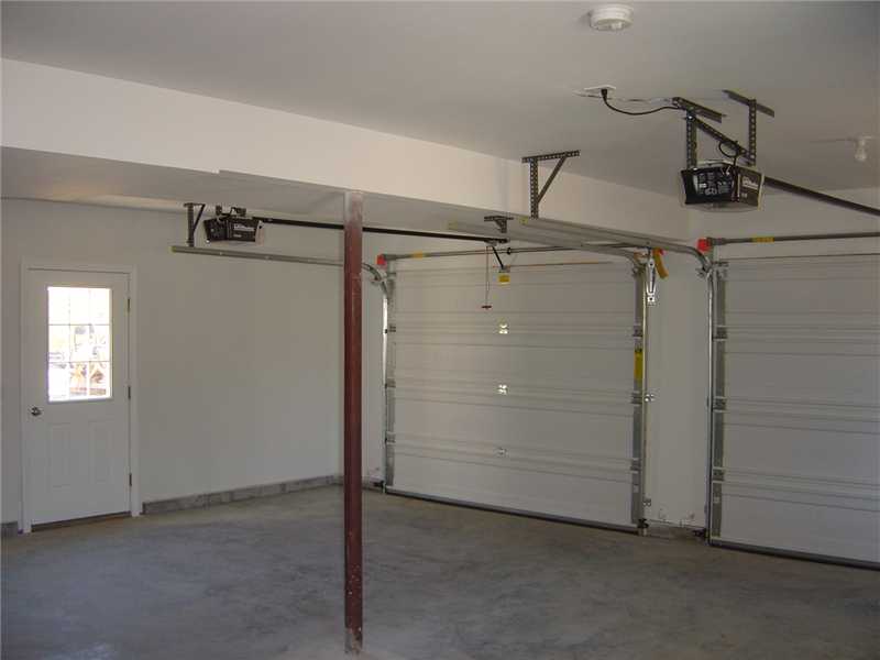 189 Winnapaug Road Westerly, RI 02891 - Photo 18 of 21 Parking Lot/Garage.