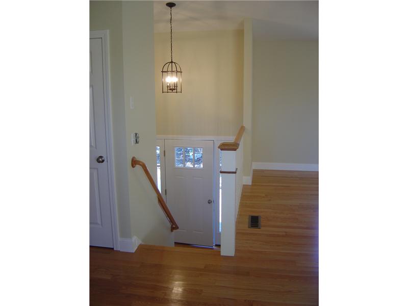 189 Winnapaug Road Westerly, RI 02891 - Photo 4 of 21 Entry.