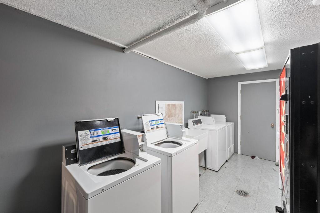 609 South 9th Street, Unit 8 Minneapolis, MN 55404 - Photo 25 of 30