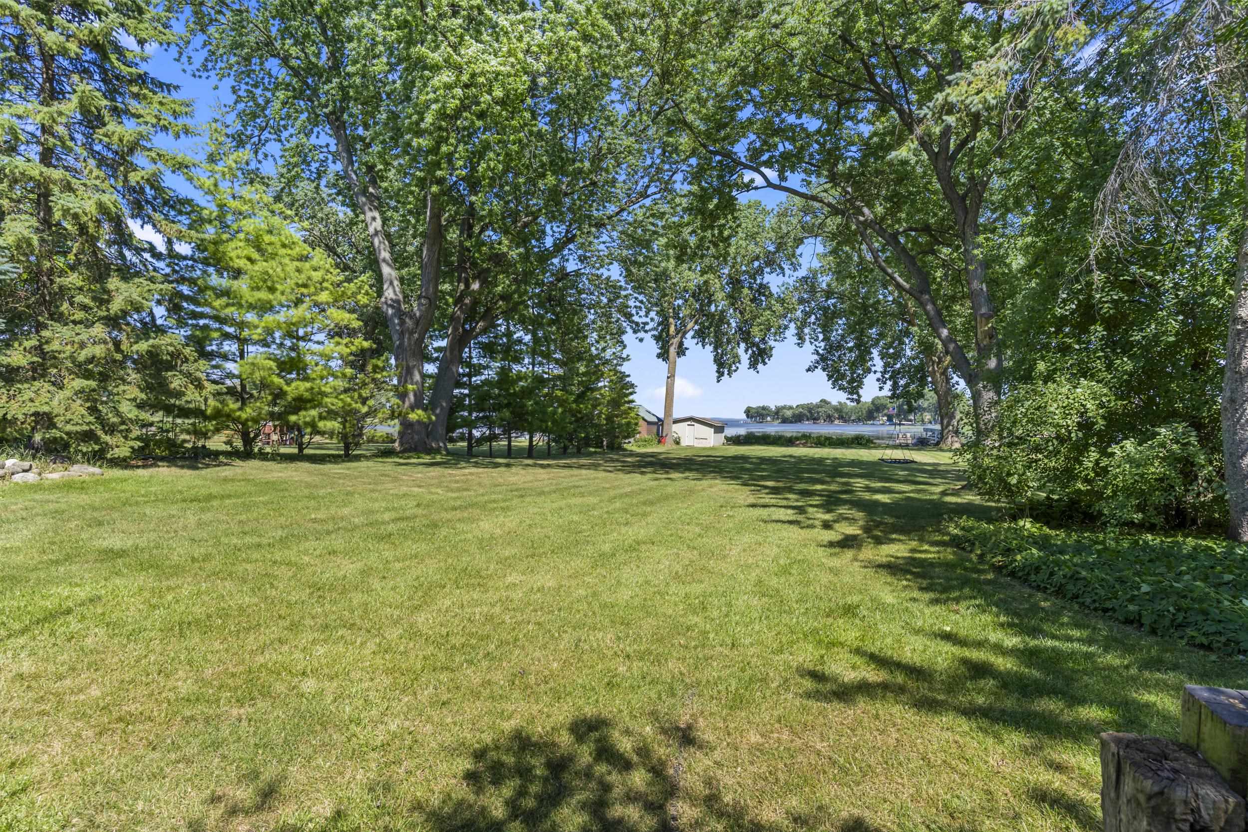 5984 Lake Road Oshkosh, WI 54902 - Photo 27 of 33