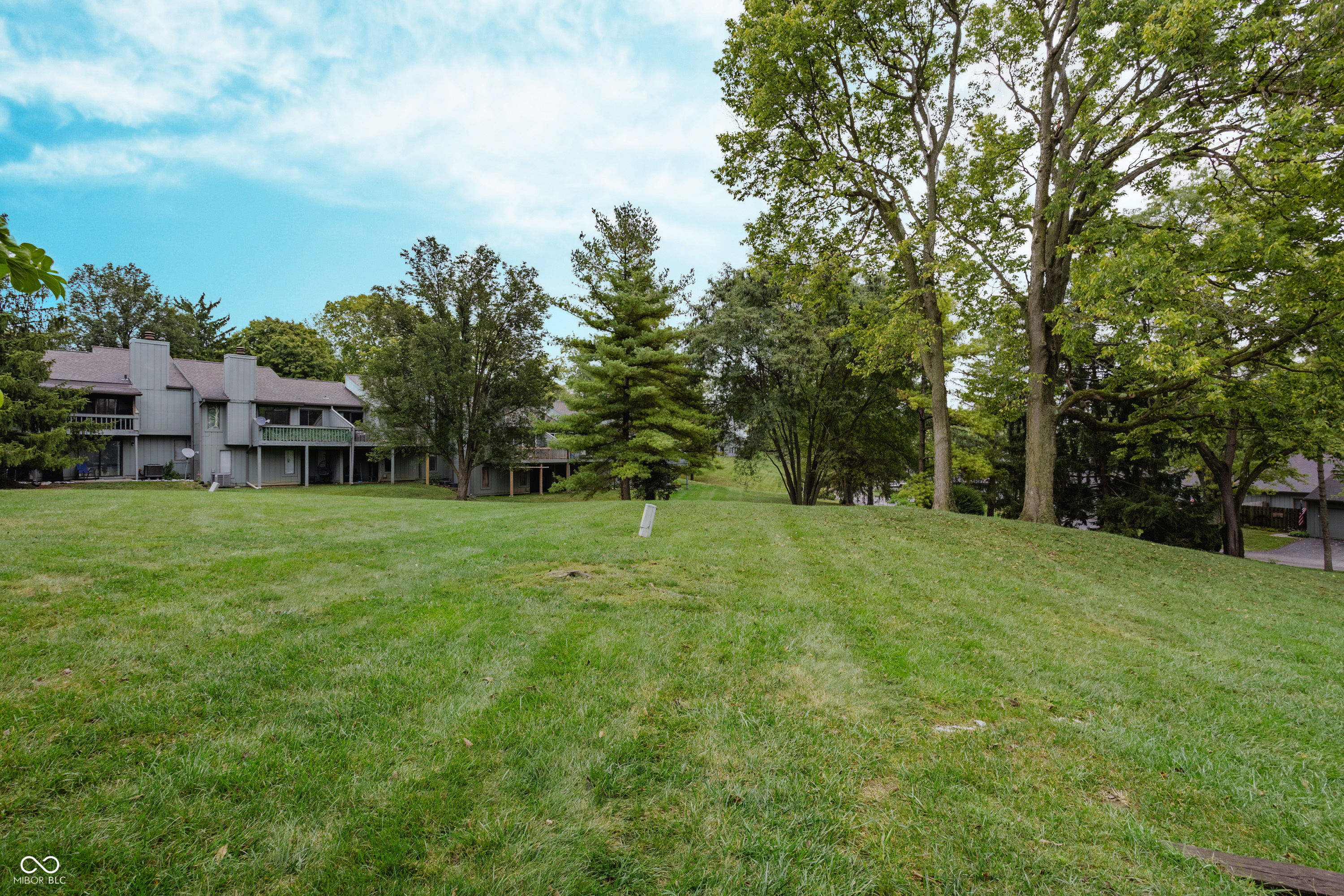 4965 Hawthorne Way Avon, IN 46123 - Photo 2 of 31