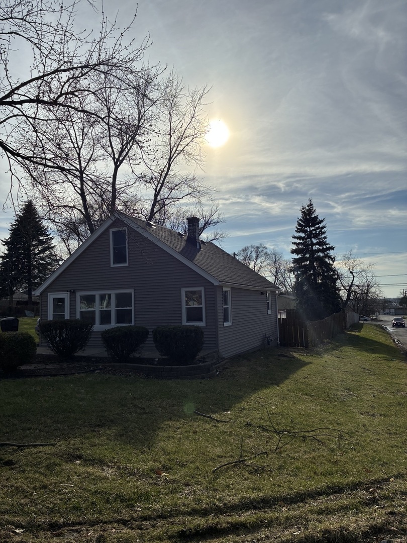 621 Mohawk Street Joliet, IL 60432 - Photo 2 of 15 a view of a house with a yard