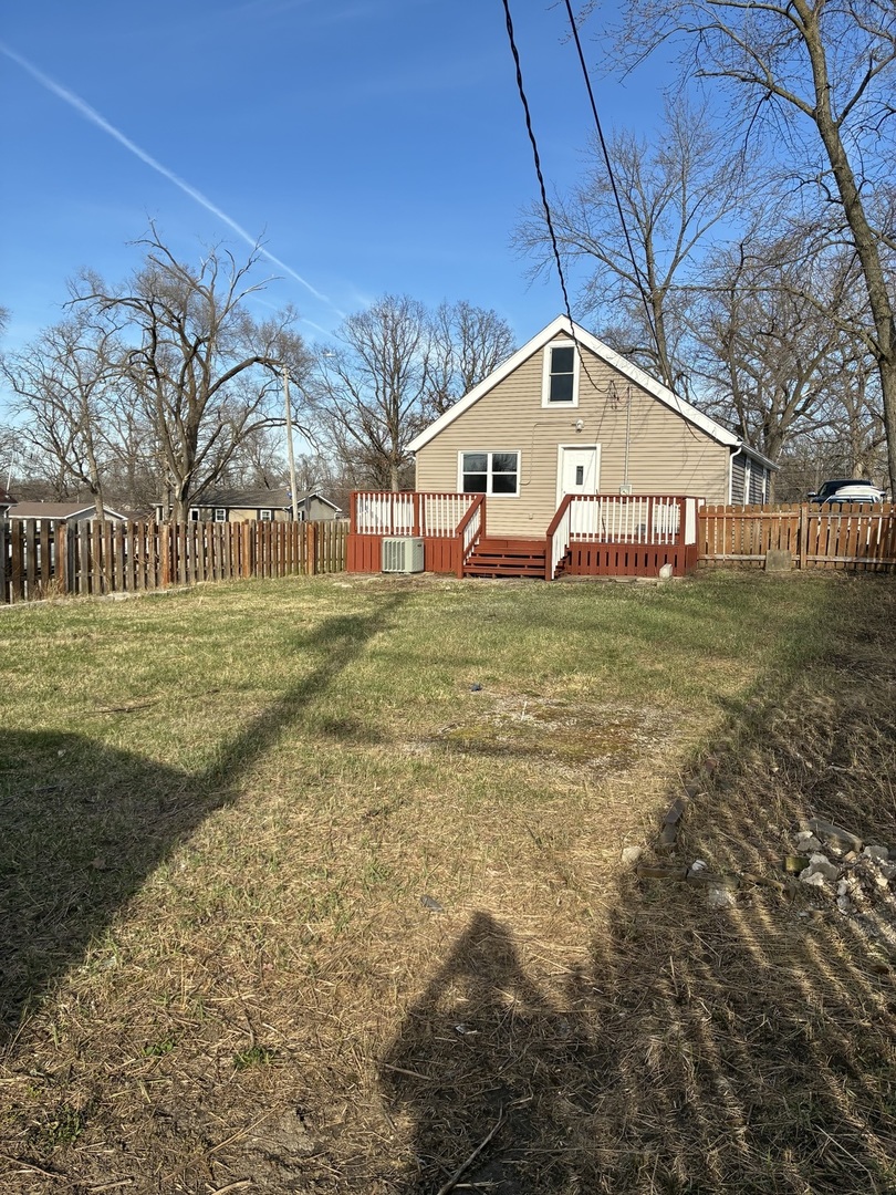 621 Mohawk Street Joliet, IL 60432 - Photo 3 of 15 a backyard of a house with large trees