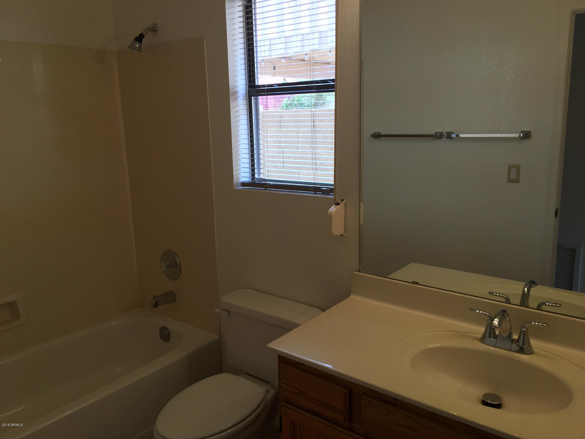 2754 East Rockledge Road Phoenix, AZ 85048 - Photo 12 of 17 Rockledge Hall Bath