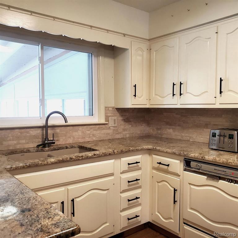 4153 Hackberry Road Bridgeport, MI 48722 - Photo 15 of 53