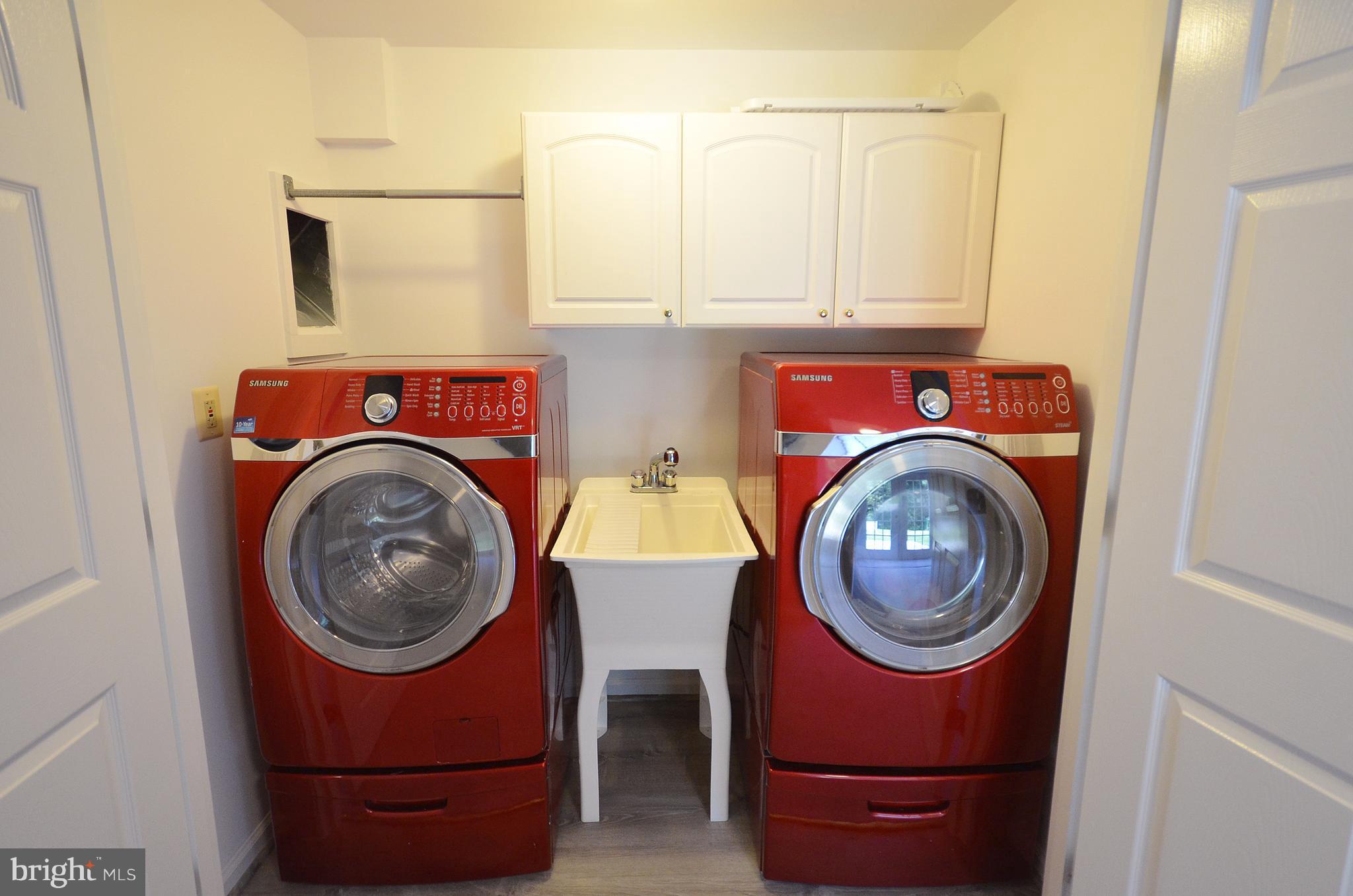 43430 Evans Pond Road Leesburg, VA 20176 - Photo 17 of 30 Laundry Room