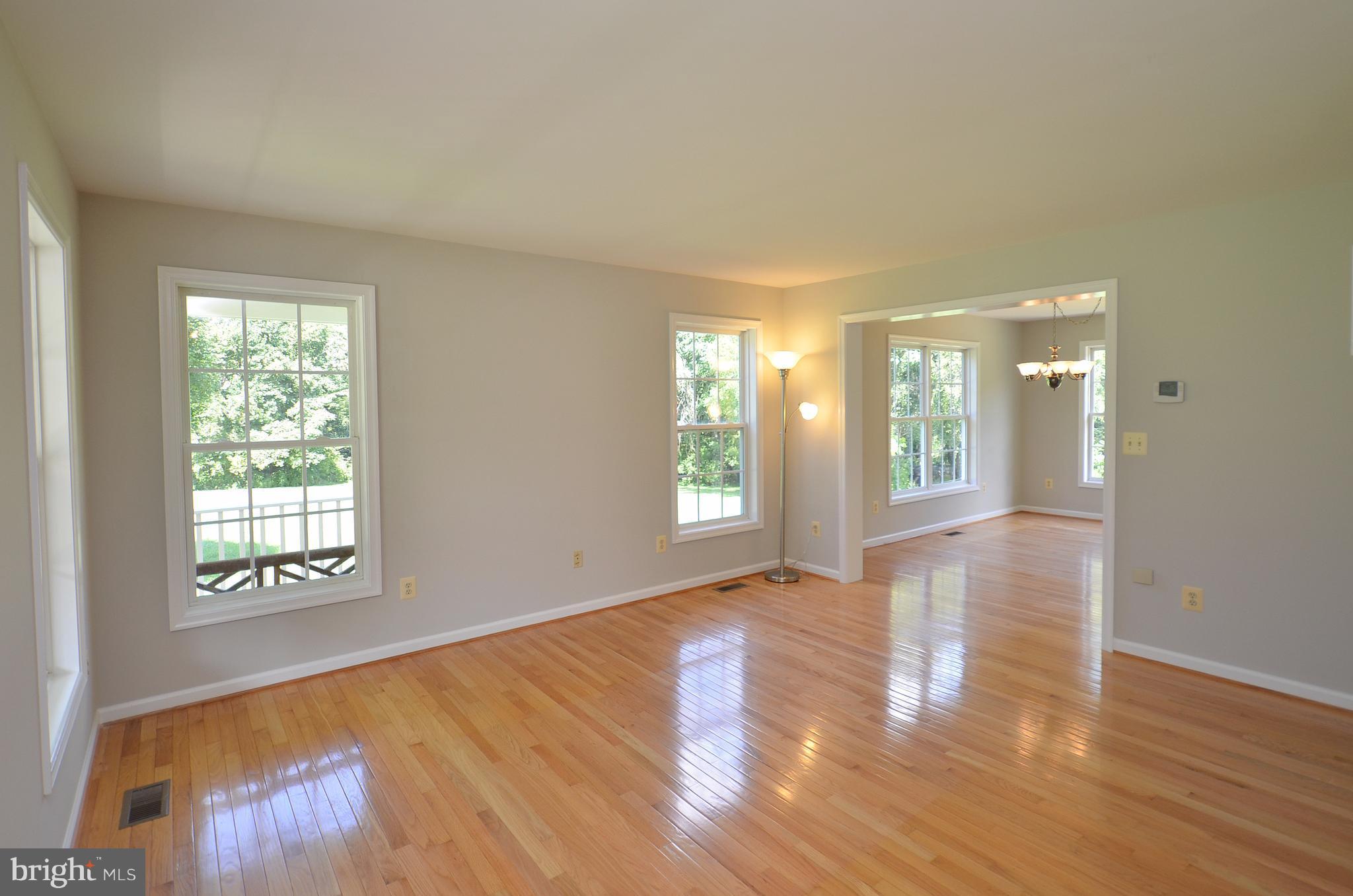 43430 Evans Pond Road Leesburg, VA 20176 - Photo 5 of 30 Living Room