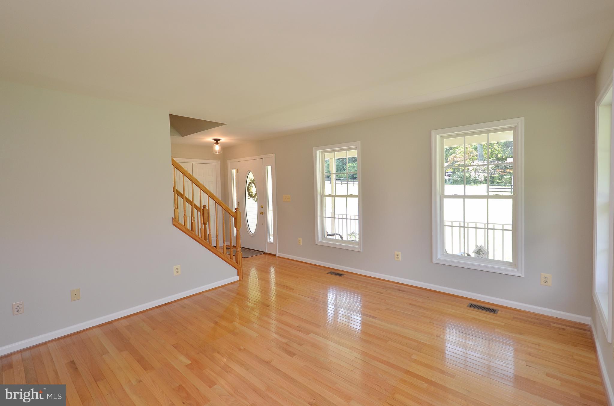 43430 Evans Pond Road Leesburg, VA 20176 - Photo 7 of 30 Living Room