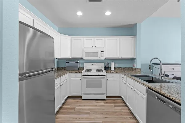 $1,900 | 1322 Seven Eagles Court, Unit 301, Reunion, FL 34747