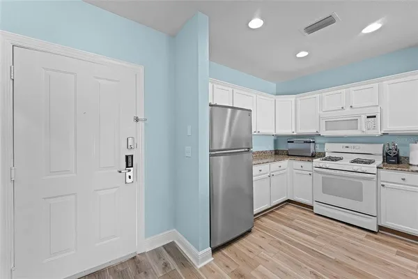 $1,900 | 1322 Seven Eagles Court, Unit 301, Reunion, FL 34747